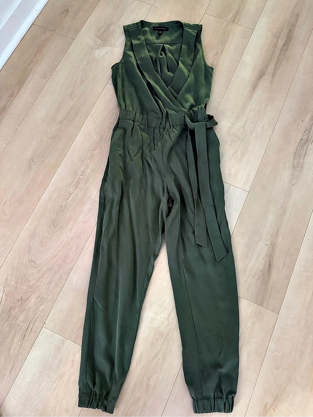 Banana Republic Green Jumpsuit Size 00 Like New